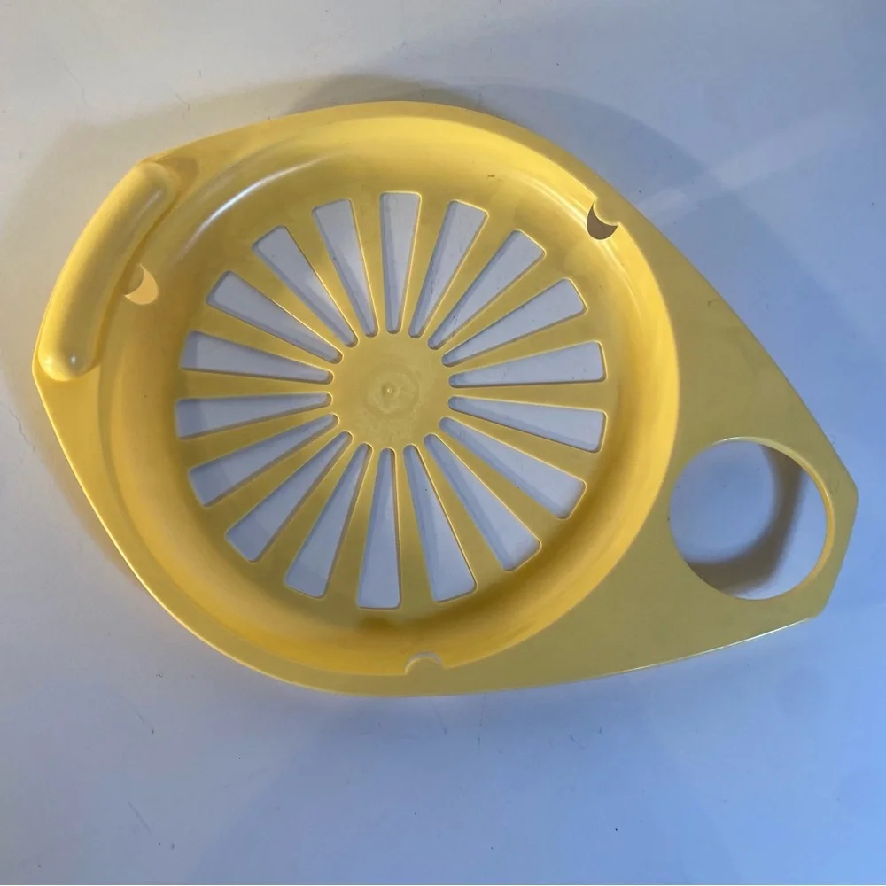 Set of 4 Vintage Frem Corp. Yellow Plastic Plate & Cup Holders Picnic BBQ Trays